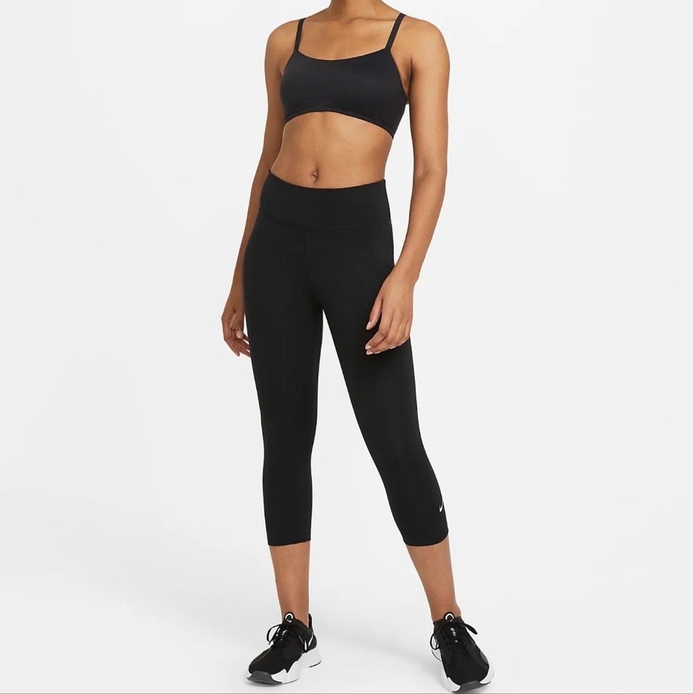 Nike Dri-Fit Women's Black Mid Rise Crop Leggings
